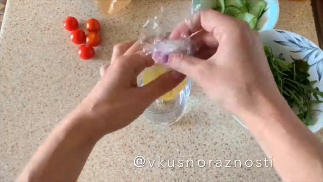 САЛАТ С ПЕЧЕНЬЮ ТРЕСКИ И ЯЙЦОМ ПАШОТ смотреть онлайн