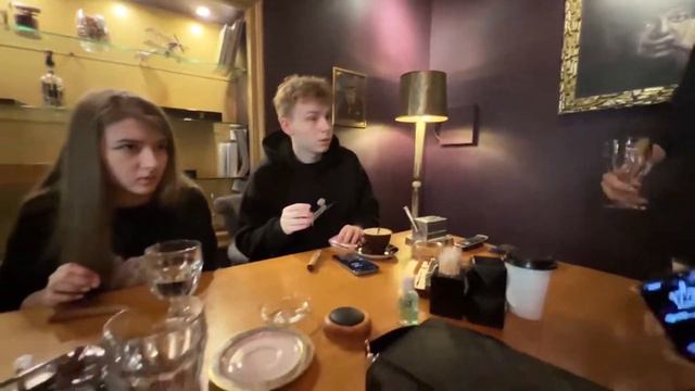 ПЕРВЫЙ РАЗ БУСТЕРА В СИГАРНОМ КЛУБЕ / БУСТЕР В СИГАРНОМ КЛУБЕ / BUSTER ROFLS смотреть онлайн