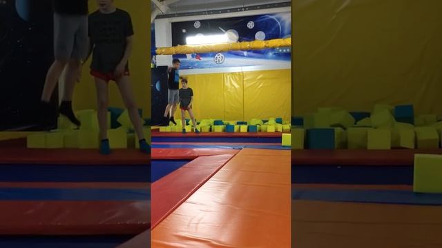 Батутный комплекс Космос