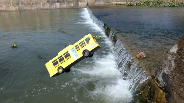 Машинки прыгают в воду смотреть онлайн