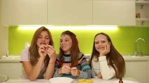 ХОЧУ НЕ ХОЧУ челендж! УТОПИЛИ АЙФОН! НЕСМЫВАЮЩИЙСЯ МАРКЕР НА ГУБАХ! ОТРЕЗАЛИ ВОЛОСЫ ЛИЗЕ!