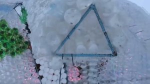 Огромный Слон из бутылок построен в Архангельске