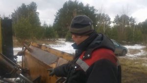 г.Лесосибирск,и снова в поселке доделывали бульдозер Т 130 Т 170 в одном с шомай 30.10.2020
