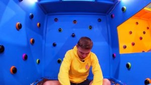 100 Жутких Кнопок и только ОДНА ЧТОБЫ СБЕЖАТЬ Челлендж!