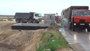 Мойка грузовиков в порту "Бронка"