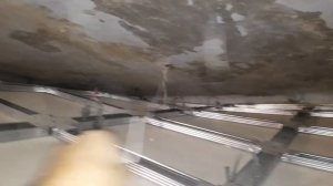 Крепи подвесы ГКЛ только металлическими дюбелями!!!