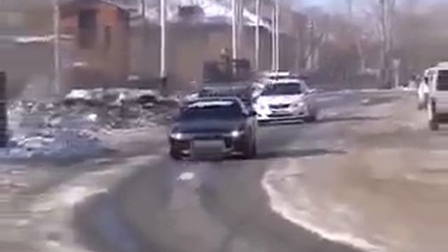 Уходит от ДПС боком) смотреть онлайн