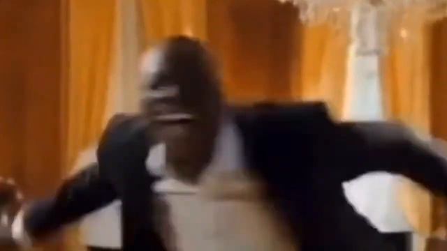 Темнокожий танцует мем