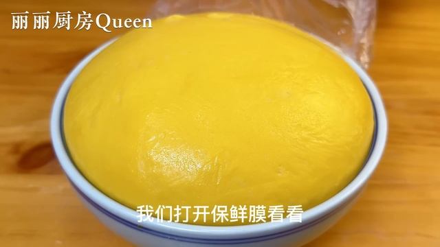 1塊南瓜 ❗ 3個雞蛋❓ 教你從沒吃過的做法，孩子3天2頭點名吃，真香 ，?【麗麗廚房】，#南瓜電飯鍋麵包 ，#麵包食譜 ，#麵包做法，bread recipes！。 смотреть онлайн