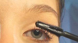 Vivienne Sabo le volume grand mascara + application