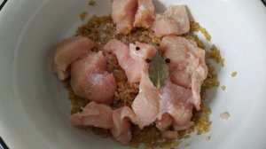 Булгур с куриным филе в горшочке