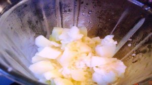 Суп-пюре из цветной капусты и шампиньонов  с купатами из индейки