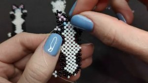 Продолжение плетения фигурки из бисера котик - сосиска (77-84 крестик)
