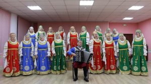 Народный ансамбль русской песни "Родники" - "Бродит ноченька"