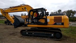 Осмотр гусеничного экскаватора LiuGong CLG 925E.mp4