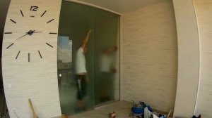 Монтаж раздвижной стеклянной перегородки