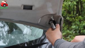 Установка упора / амортизатора капота на Renault Kangoo 2 (www.upora.net)