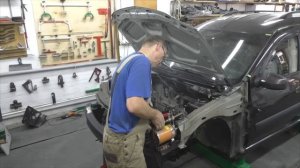 Лада Ларгус. Установка новых лонжеронов, ни слова про герметик. Body repair after an accident.