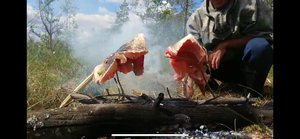 Как разделывают щуку Ханты. Рыба на углях.