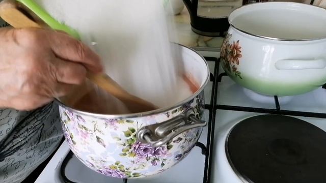 Как сварить варенье из клубники. Варенье из виктории , пяти минутка, получается ароматно и вкусно.