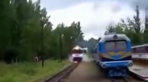 Прикол. 60 петард под поезд.