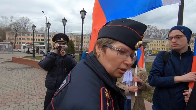 Первомайская флаговая прогулка Лев Гяммер смотреть онлайн