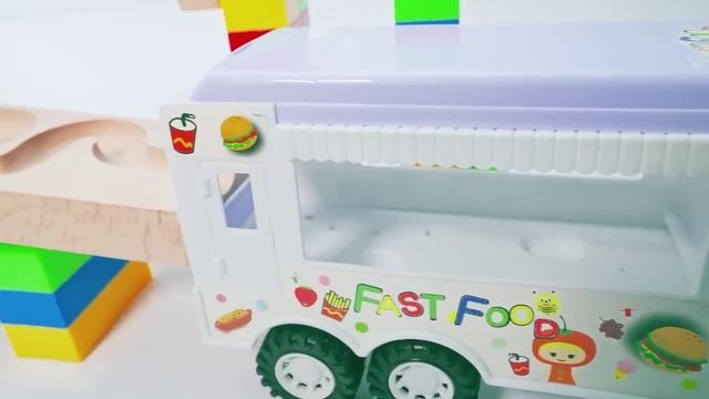 Шарики катаются по лабиринту_видео для детей_2023_49 смотреть онлайн