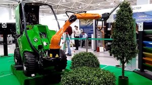 Промышленный робот-садовник KUKA