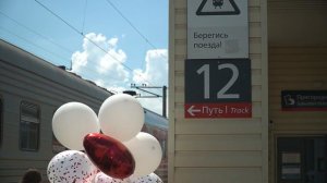 Девушка встретила парня из армии