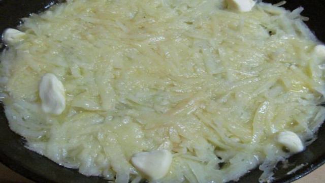 Картофельная лепешка с слабосоленой форелью