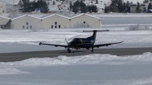 Pilatus PC-12 impressive landing (2x) & take-off at Samedan St. Moritz Airport