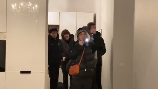 ПОДАРИЛИ КВАРТИРУ ДРУЗЬЯМ! (Парадеевич, Кореш, PLOHOYPAREN, danoneflexin, stopb4n и ovts1de) смотреть онлайн