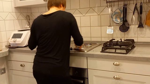 //Танцевальная уборка для танцевального вечера //