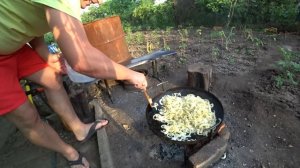 Чахохбили на садже! Очень необычно...даже не знаю, что сказать