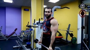 Как накачать руки? Подъем штанги на бицепс. Техника выполнения. Качаем мышцы правильно!