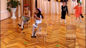 Танец в маминых туфлях. ДОУ №8 "Малыш" г.Шахтёрск Украина