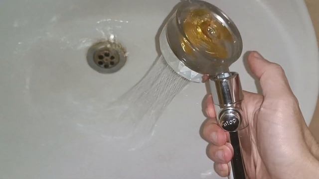 Лейка для душа с вентилятором фильтром торнадо ТУРБО водосберегающая с кнопкой массажная, золотая? смотреть онлайн