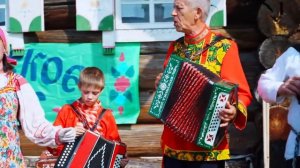 КУПИЛ 2 ДОМА В ДЕРЕВНЕ _ ПОМОГЛИ БАБУШКЕ СОБРАТЬ ЯБЛОКИ _ ДЕРЕВЕНСКАЯ ЯРМАРКА