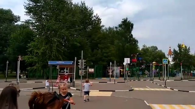 Москва. Детская площадка. В реальном времени. смотреть онлайн