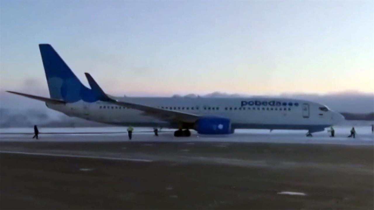 Омск москва омск перелет картинка. Самолет вылетел из омска в санкт петербург. Самолет приземляется. Самолет вылетел из омска в санкт петербург. Самолет вылетел из омска в санкт петербург.