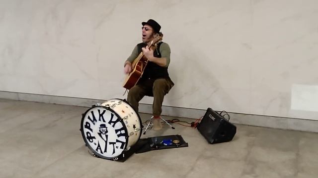 Фрикинг аут исполняет "Листья желтые". #cover
