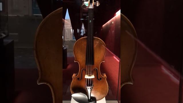 Stradivarius Violin смотреть онлайн