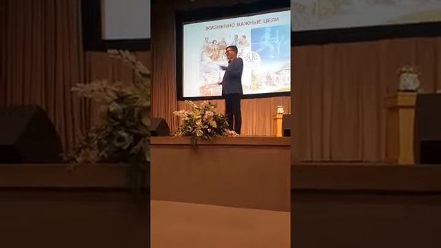 Эмоции зашкаливают Мотивационный тренинг Эркина Эрбачаева в Минске! смотреть онлайн