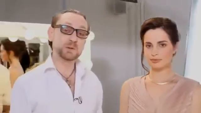 Весь макияж цветной пудрой... смотреть онлайн