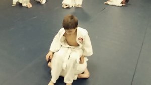 Учимся правильно падать на спину