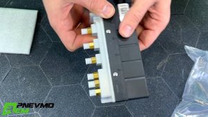 Блок клапанов пневмоподвески для Mercedes-Benz S-class W220