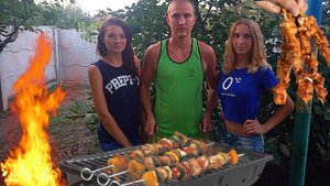 ЖАРИМ ШАШЛЫКИ НА ПРИРОДЕ ! ОТДЫХ И СПОРТ В ДЕРЕВНЕ !  ГОТОВИМ МЯСО КУРИЦЫ НА КОСТРЕ