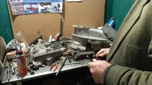 Извлечение направляющей втулки переключения скоростей в редукторе! Капитальный ремонт Вихрь-30!