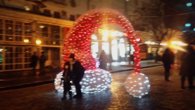 Это Одесса ,детка! Заснеженная Дерибасовская в Рождество! Снег идёт! смотреть онлайн