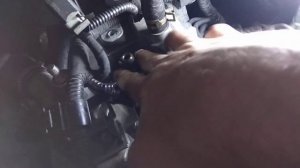 Вынимаем  форсунку Delphi из двигателя.